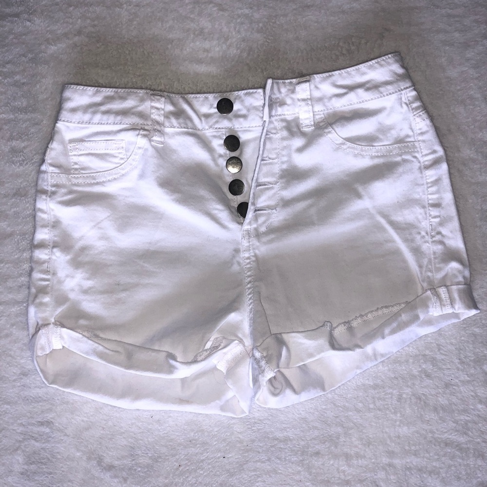 🌴Forever 21 White Shorts US 25
